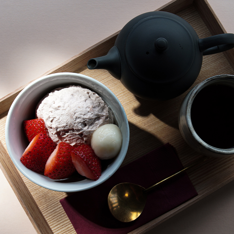 苺とあんこクリームのあんみつ